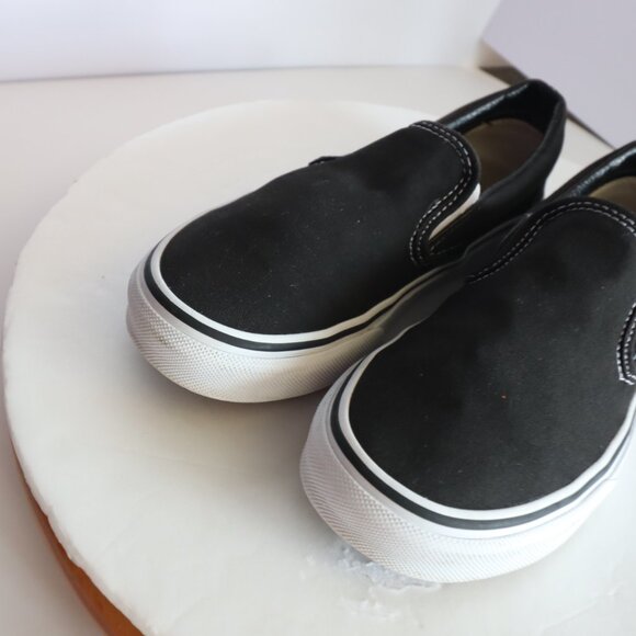 black vans classic slip ons. size us women 6 - Picture 2 of 6